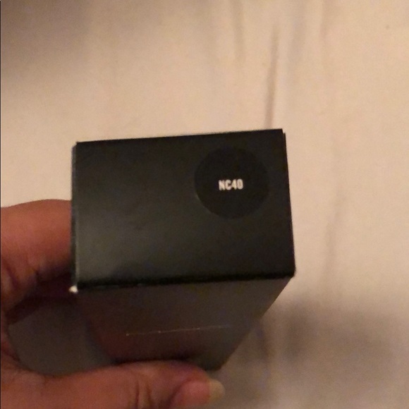 MAC Studio Sculpt SPF 15 Foundation - Picture 2 of 3